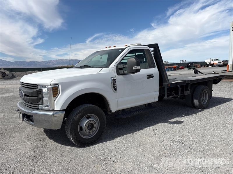 Ford F-550 XL 4x4 Flatbed Truck Kamioni sa otvorenim sandukom