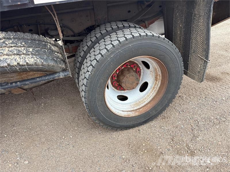 Ford F-550 XL 4x4 Flatbed Truck Kamioni sa otvorenim sandukom