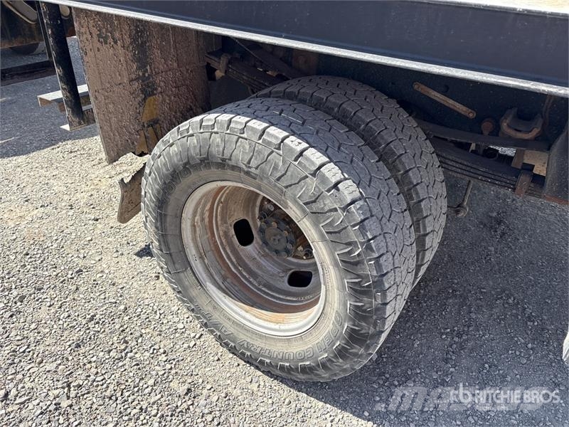 Ford F-550 XL 4x4 Flatbed Truck Kamioni sa otvorenim sandukom