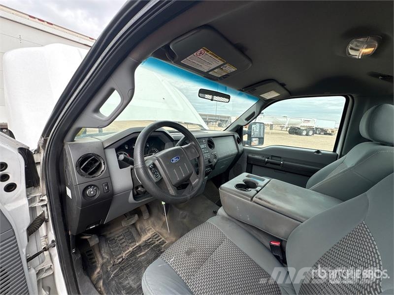 Ford F-550 XL 4x4 Flatbed Truck Kamioni sa otvorenim sandukom