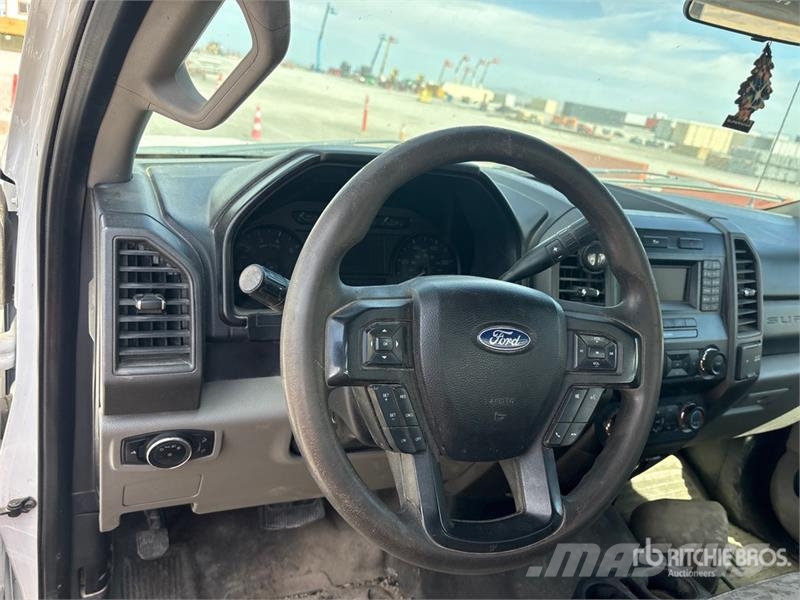 Ford F-550 XL 4x4 Flatbed Truck Kamioni sa otvorenim sandukom