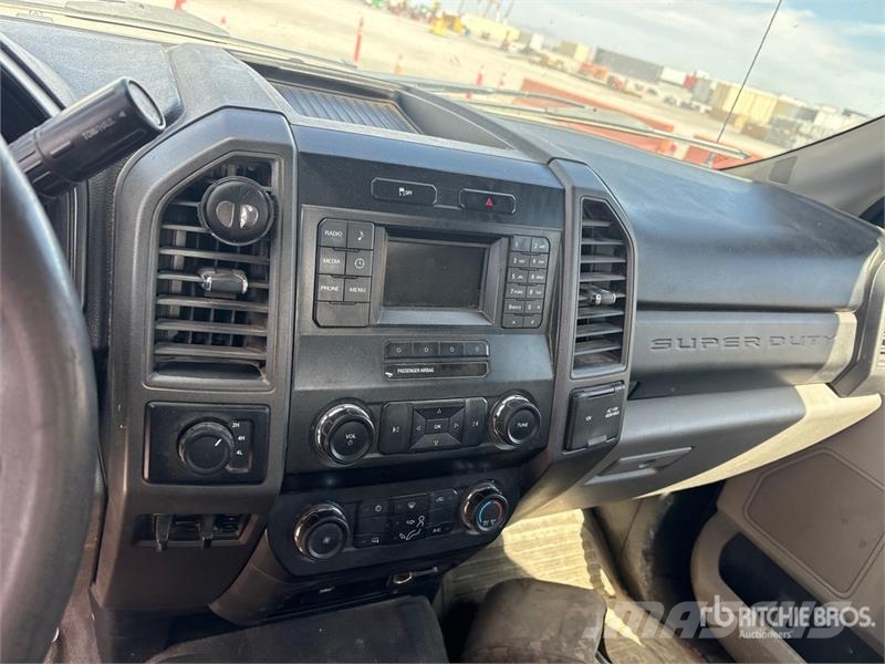 Ford F-550 XL 4x4 Flatbed Truck Kamioni sa otvorenim sandukom