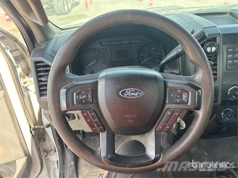 Ford F-550 XL 4x4 Flatbed Truck Kamioni sa otvorenim sandukom