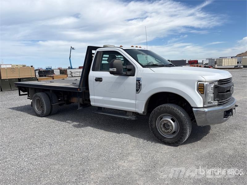 Ford F-550 XL 4x4 Flatbed Truck Kamioni sa otvorenim sandukom