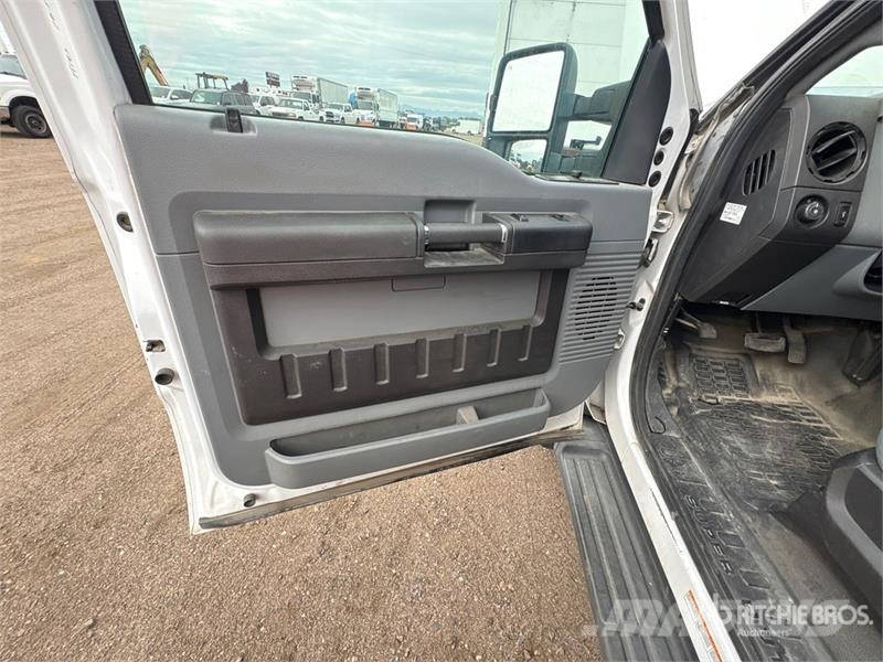 Ford F-550 XL 4x4 Flatbed Truck Kamioni sa otvorenim sandukom