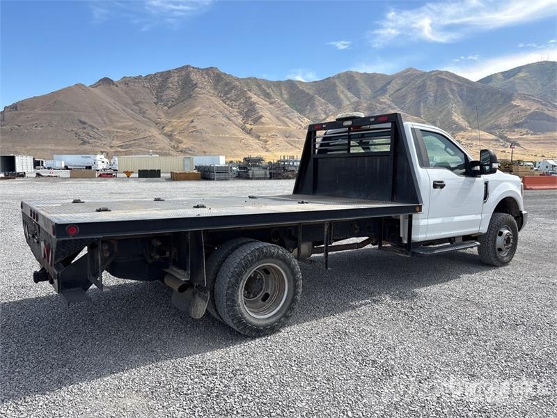 Ford F-550 XL 4x4 Flatbed Truck Kamioni sa otvorenim sandukom