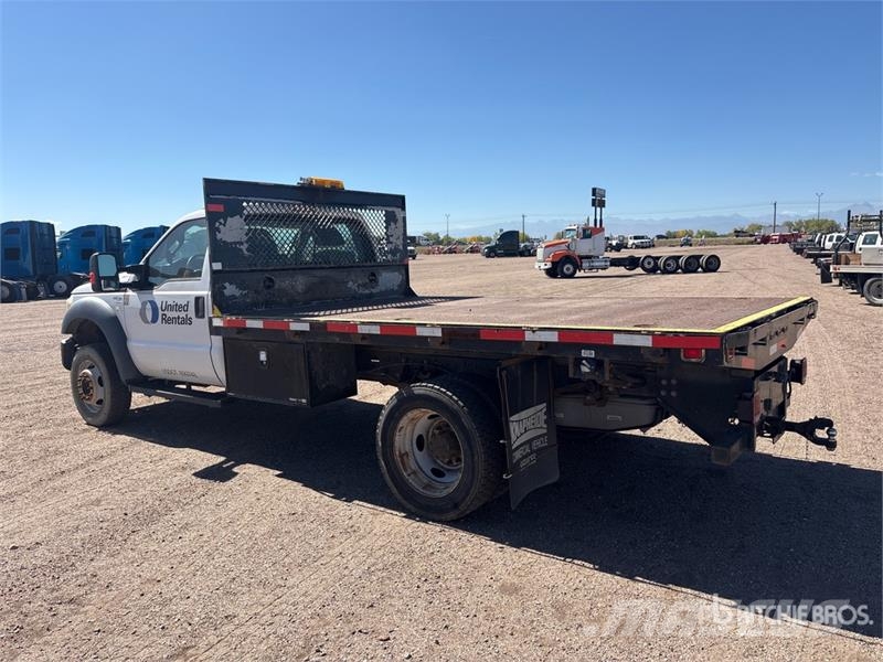 Ford F-550 XL 4x4 Flatbed Truck 平板式/側卸式卡車