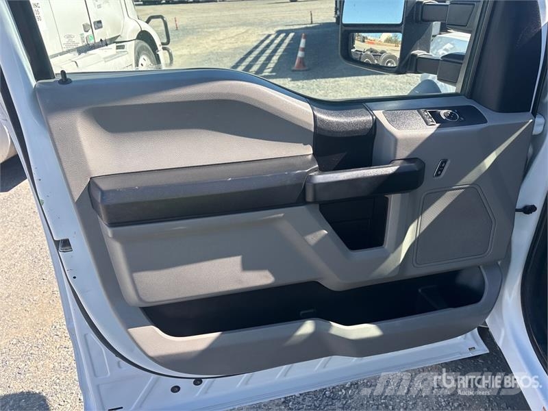 Ford F-550 XL 4x4 Flatbed Truck Pritschenwagen/Pritschenwagen mit Seitenklappe