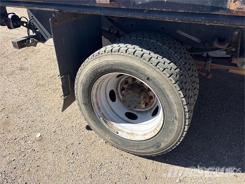 Ford F-550 XL 4x4 Flatbed Truck 平板式/側卸式卡車