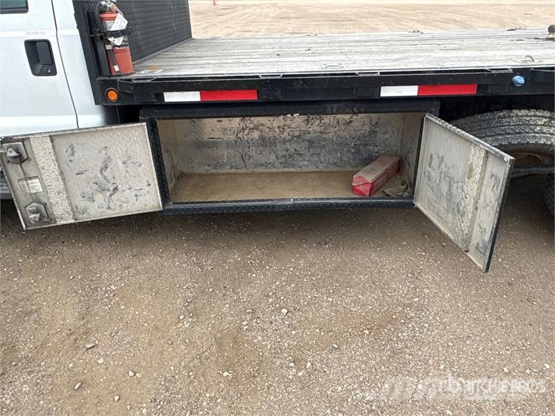 Ford F-550 XL 4x4 Flatbed Truck Kamioni sa otvorenim sandukom