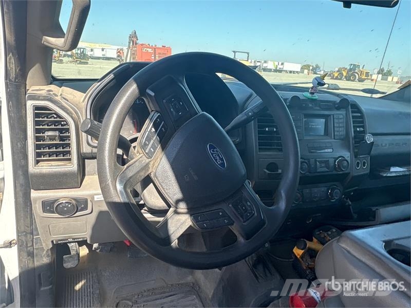 Ford F-550 XL 4x4 Service Truck Veículos municipais / de uso geral