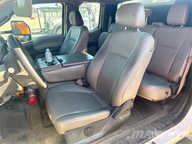 Ford F-550 XL 4x4 Service Truck Veículos municipais / de uso geral