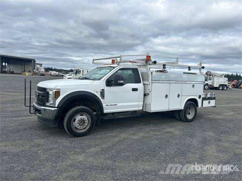 Ford F-550 XL 4x4 Utility Truck Vieglais kravas automobilis/izkraušana no sāniem
