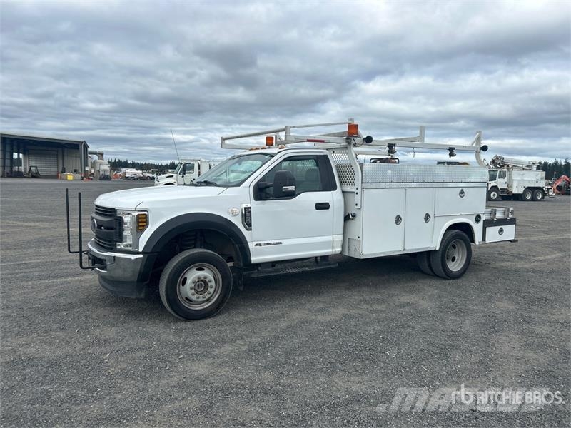 Ford F-550 XL 4x4 Utility Truck Vieglais kravas automobilis/izkraušana no sāniem