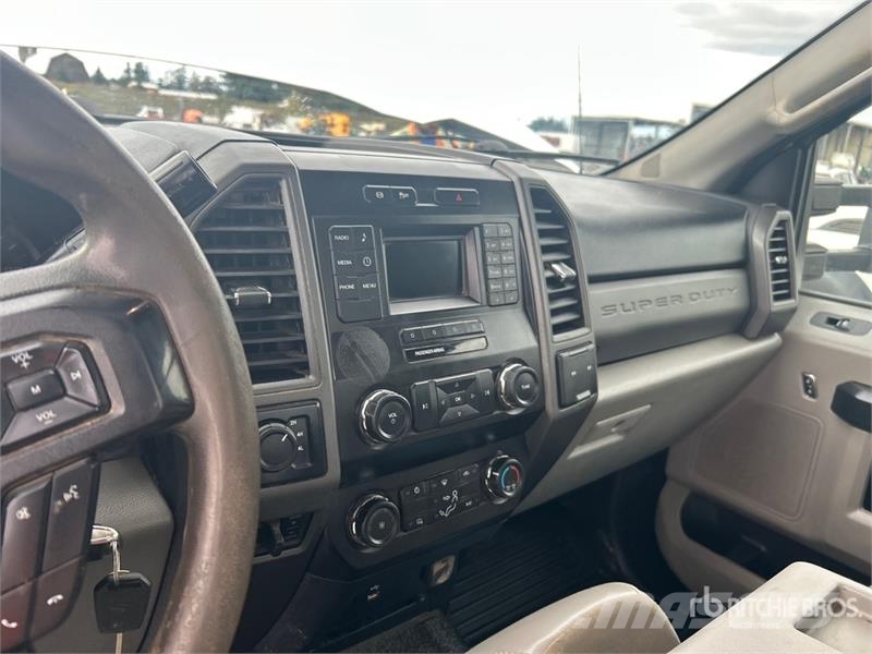 Ford F-550 XL 4x4 Utility Truck Vieglais kravas automobilis/izkraušana no sāniem