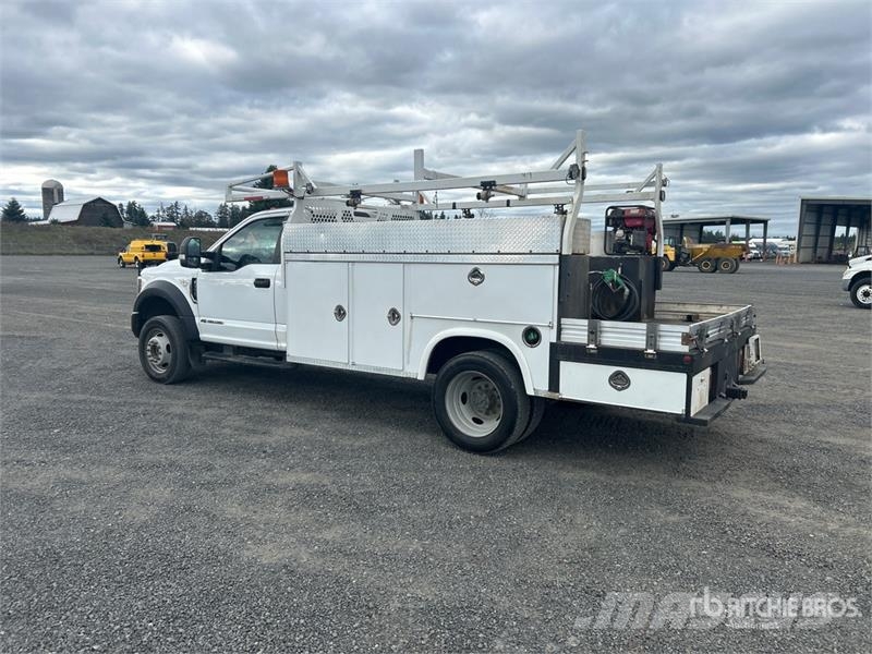 Ford F-550 XL 4x4 Utility Truck Vieglais kravas automobilis/izkraušana no sāniem