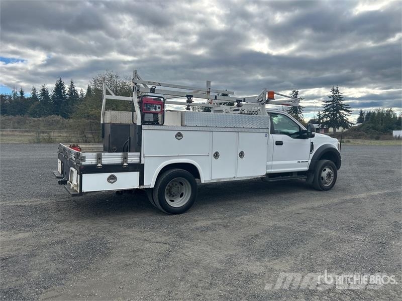 Ford F-550 XL 4x4 Utility Truck Vieglais kravas automobilis/izkraušana no sāniem