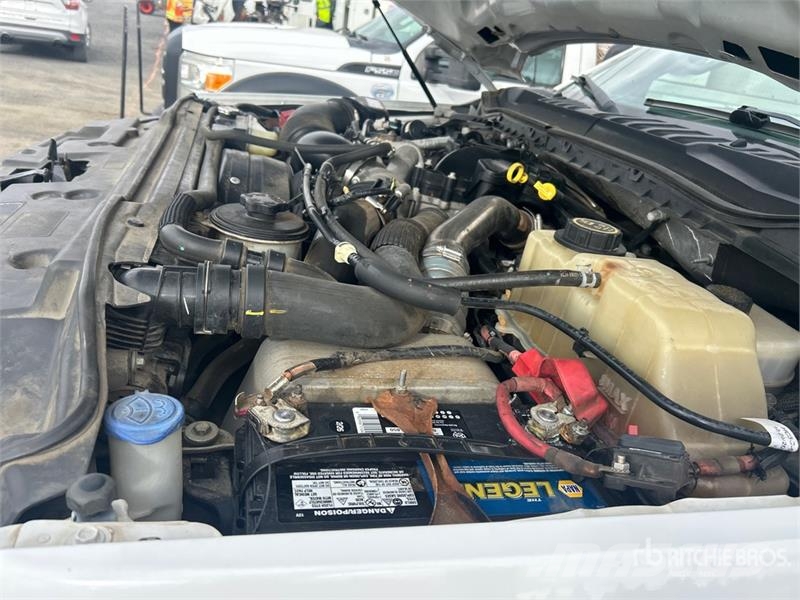 Ford F-550 XL 4x4 Utility Truck Vieglais kravas automobilis/izkraušana no sāniem