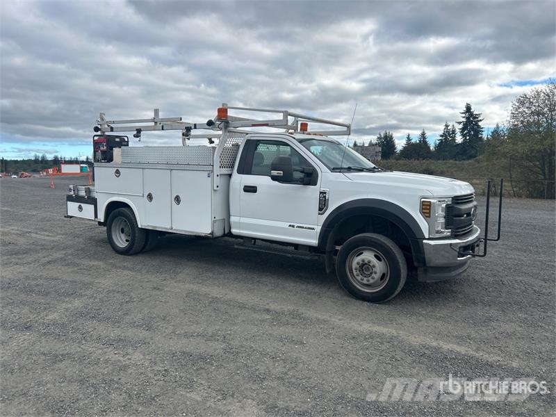 Ford F-550 XL 4x4 Utility Truck Vieglais kravas automobilis/izkraušana no sāniem