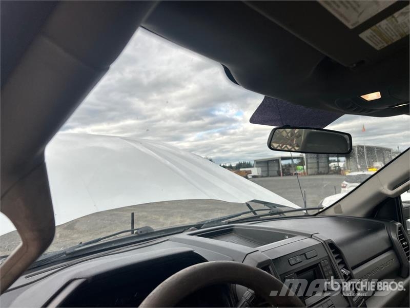 Ford F-550 XL 4x4 Utility Truck Vieglais kravas automobilis/izkraušana no sāniem
