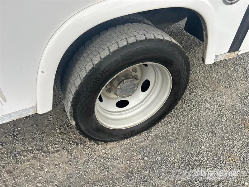 Ford F-550 XL 4x4 Utility Truck Vieglais kravas automobilis/izkraušana no sāniem