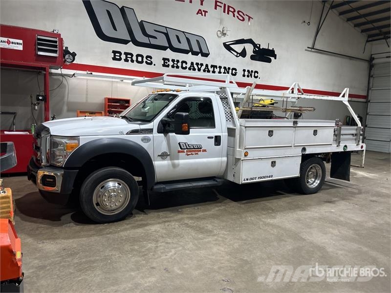 Ford F-550 XLT 4x2 Flatbed Truck Platte bakwagens