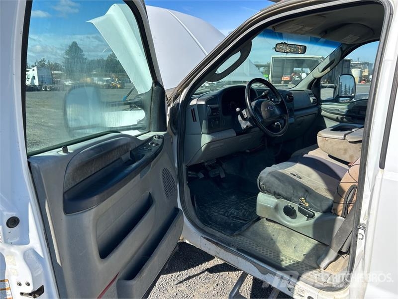 Ford F-550 XLT 4x2 Utility Truck Prekucniki