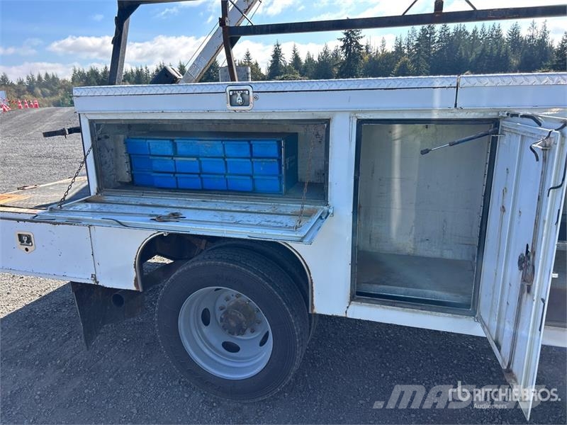 Ford F-550 XLT 4x2 Utility Truck Prekucniki