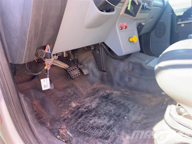 Ford F-650 4x2 Chipper Truck Hakkeveokid