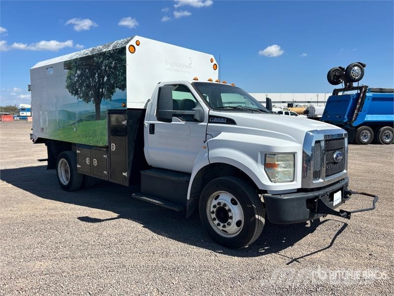 Ford F-650 4x2 Chipper Truck 碎木车
