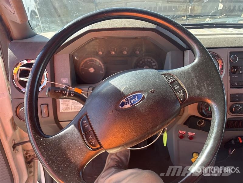 Ford F-650 4x2 Chipper Truck Hakkeveokid