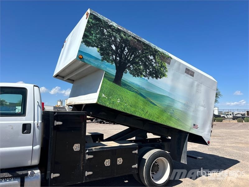 Ford F-650 4x2 Chipper Truck 碎木车
