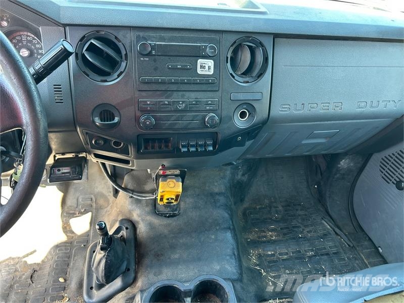 Ford F-650 4x2 Chipper Truck 碎木车