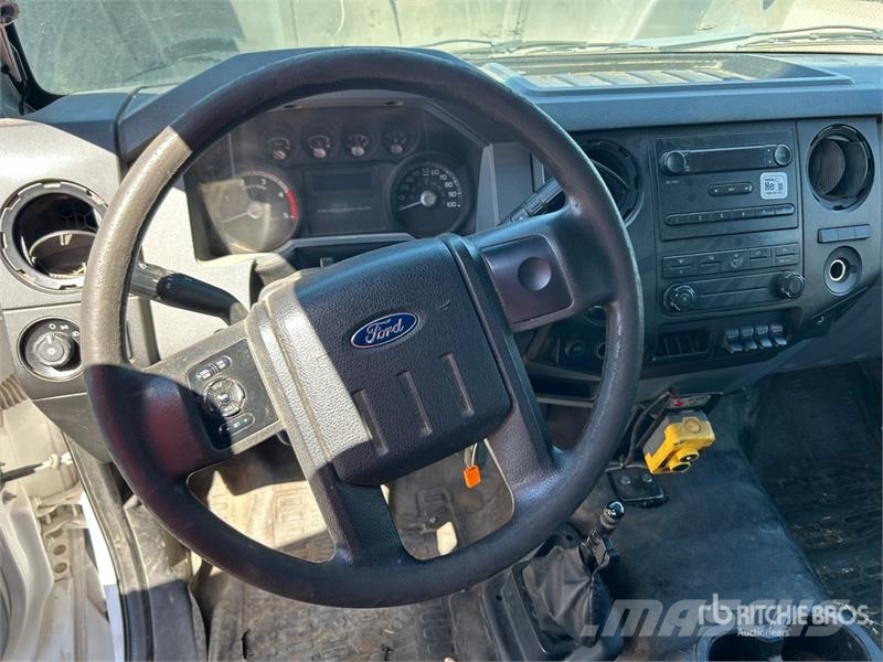 Ford F-650 4x2 Chipper Truck 碎木车
