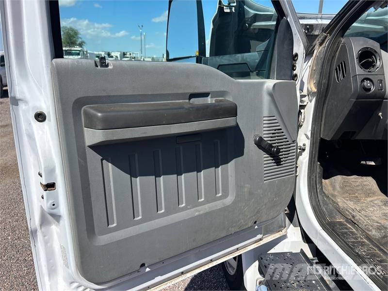Ford F-650 4x2 Chipper Truck 碎木车