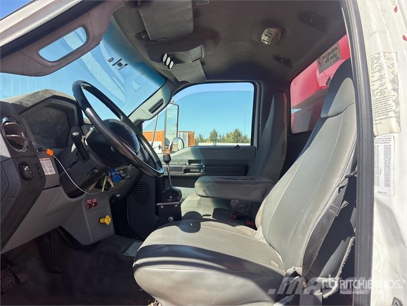 Ford F-650 4x2 Chipper Truck Hakkeveokid