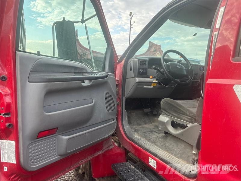 Ford F-650 4x2 Crew Cab Flatbed Truck (Inoperable) 平ボディー