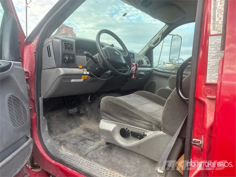 Ford F-650 4x2 Crew Cab Flatbed Truck (Inoperable) 平ボディー