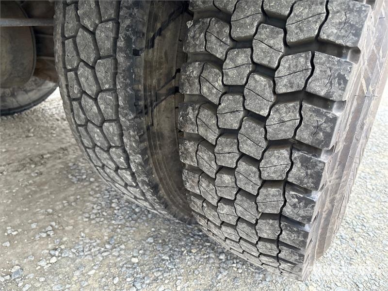 Ford F-650 4x2 Crew Cab Flatbed Truck Camiones de cama baja
