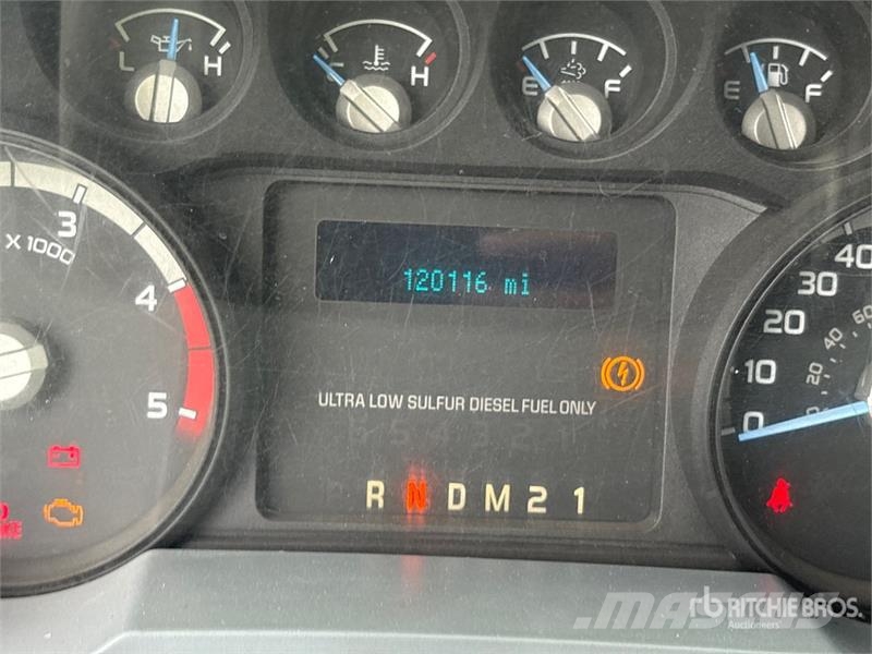 Ford F-650 4x2 Crew Cab Flatbed Truck Camiones de cama baja