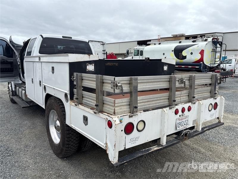 Ford F-650 4x2 Crew Cab Flatbed Truck Camiones de cama baja