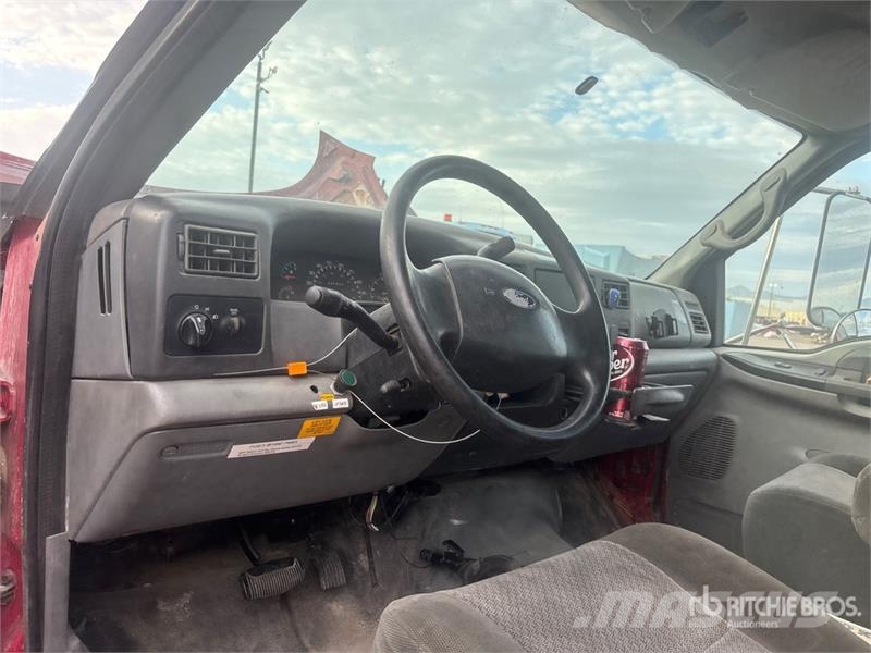 Ford F-650 4x2 Crew Cab Flatbed Truck (Inoperable) 平ボディー