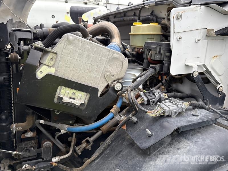 Ford F-650 4x2 Crew Cab Flatbed Truck Camiones de cama baja