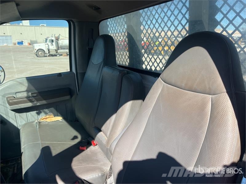 Ford F-650 4x2 Flatbed Truck Pritschenwagen/Pritschenwagen mit Seitenklappe