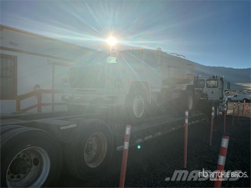 Ford F-700 4x2 Water Truck Veepaagiga autod