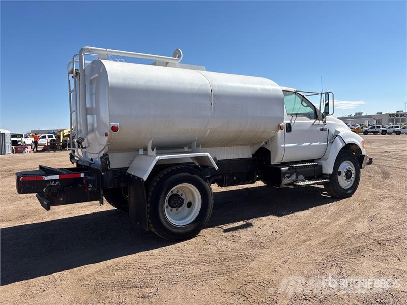 Ford F-750 Tovornjaki za vodo