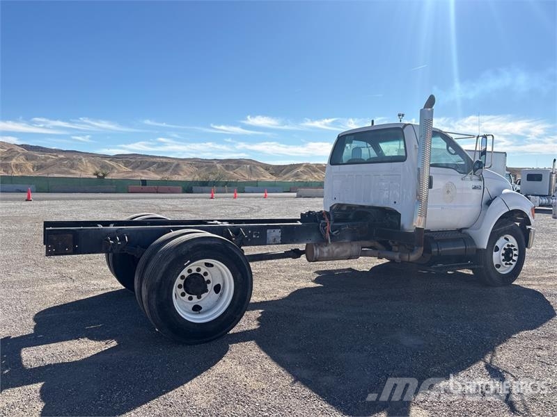 Ford F-750 キャビン及び内装