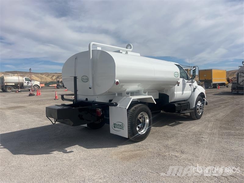 Ford F-750 Tankvogne - vand