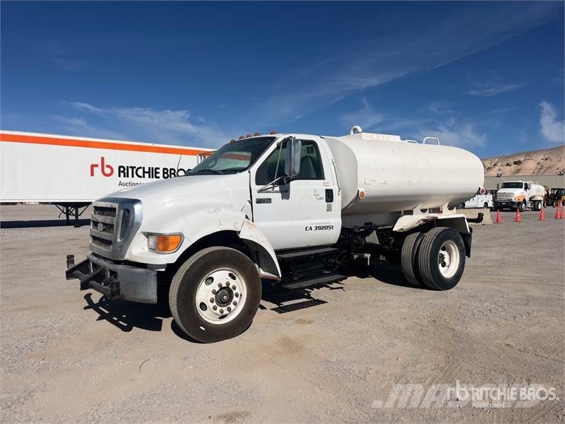 Ford F-750 Tankvogne - vand