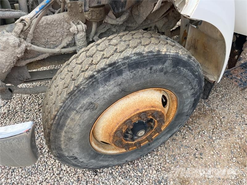 Ford F-750 صهاريج مياه